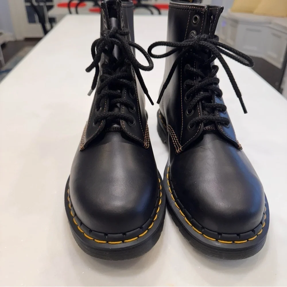 Dr. Martens 1460 Black Leather Round Toe Lace Up Ankle Boots Sz Men 9 Women 10.5